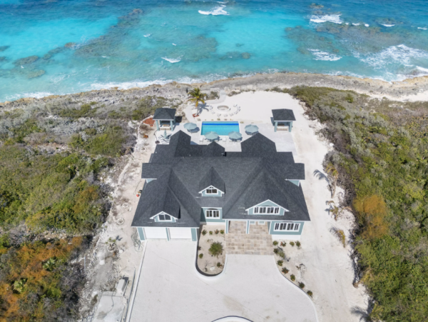Luxury Oceanfront Villa in Exuma - Ideal for Families and Groups